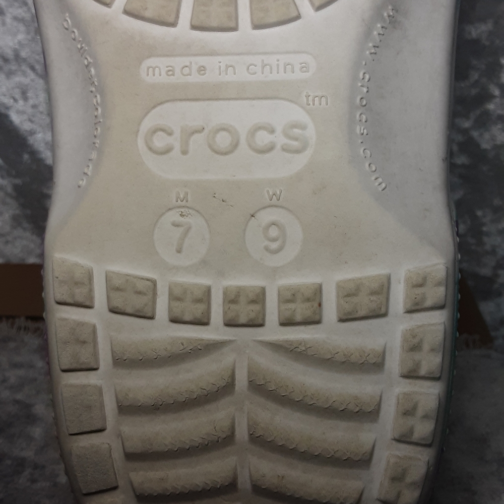 Crocs  Multi Color Woman's Size 9 Men's Size 7 - Picture 12 of 12
